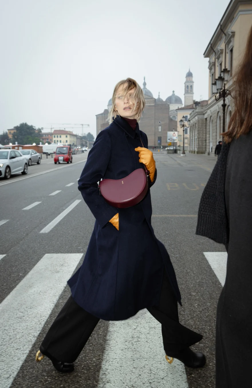 Closing image of the leather goods campaign, Noesi campaign photographed by Ina Cenusa